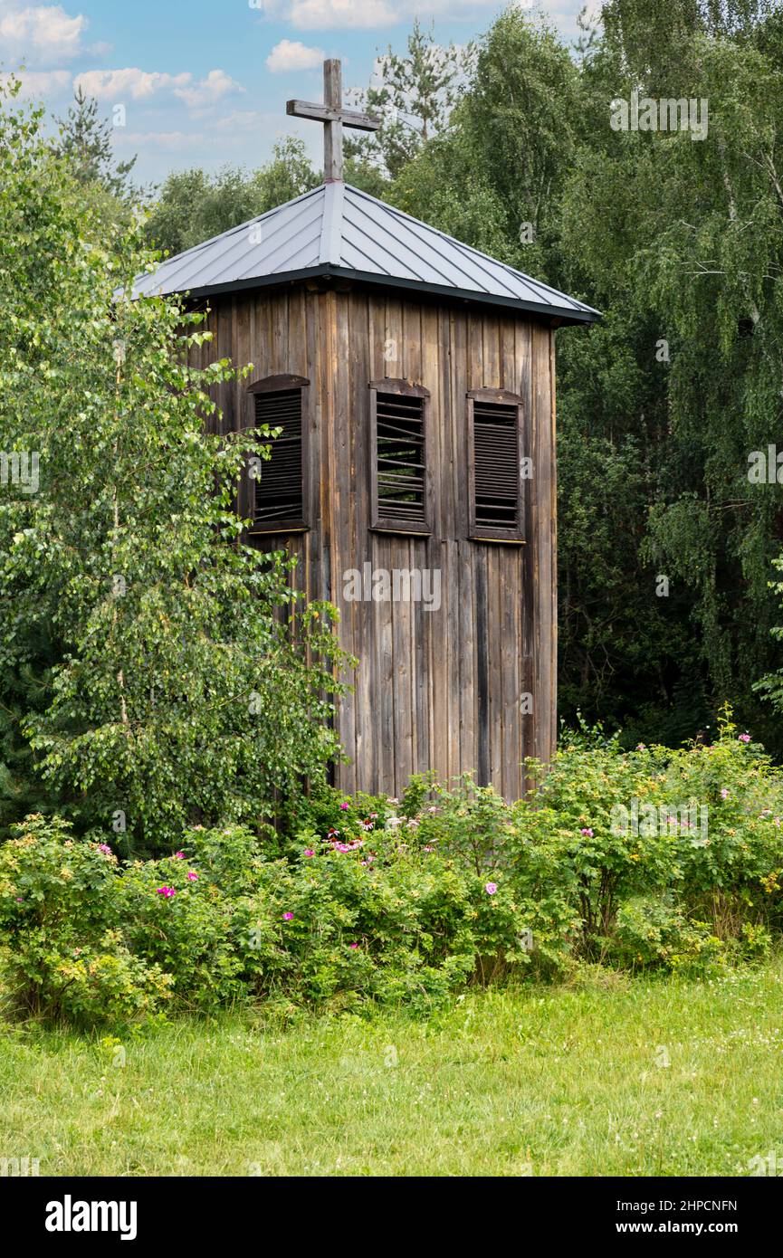 Alte Kirche Glockenturm, aus Holz im frühen zwanzigsten Jahrhundert in Grodzisk gebaut Stockfoto