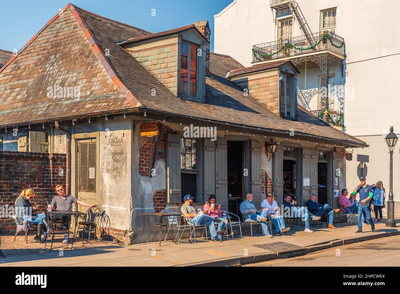 Lafitte's Blacksmith Shop Bar in der Bourbon Street 941 im French Quarter von New Orleans, Louisiana, USA. Stockfoto