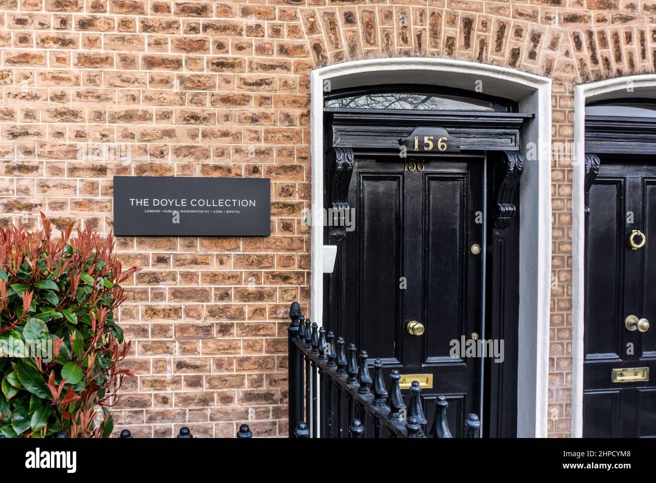 Die Büros der Doyle Collection in der Pembroke Road, Dublin, Irland. Eine Gruppe von Luxus- und Stadthotels, die den Familien Doyle und Beatty gehören. Stockfoto
