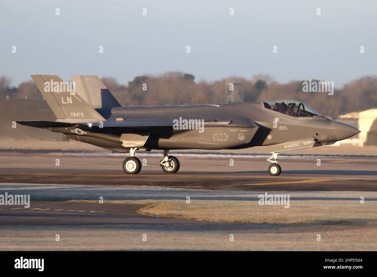 F-35A Lightning II aus dem neu reformierten 495th-Jagdgeschwader der RAF Lakenheath rollt für den Abflug auf einem lokalen Flug. Stockfoto