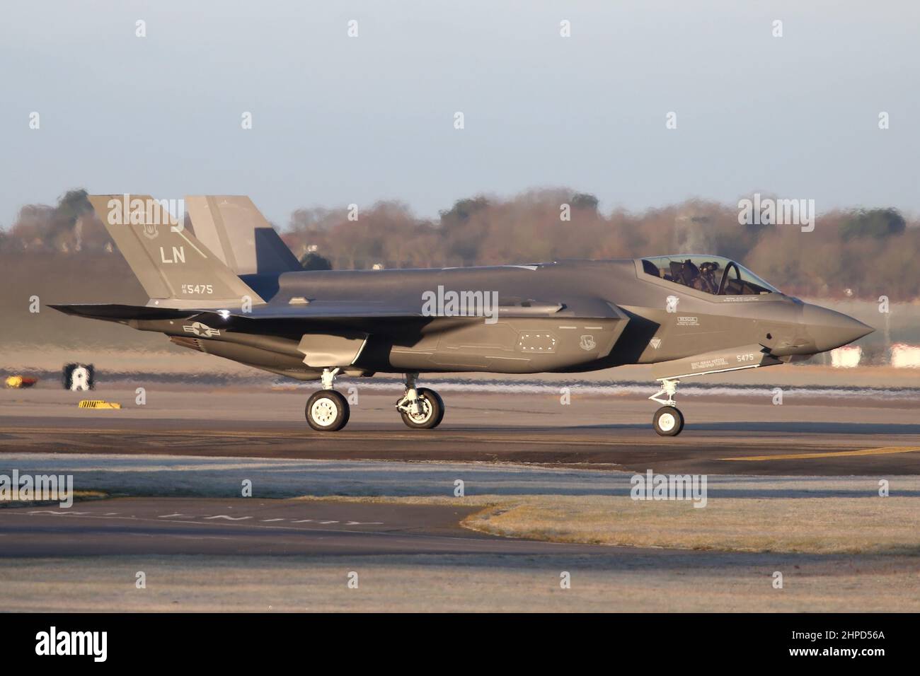 F-35A Lightning II aus dem neu reformierten 495th-Jagdgeschwader der RAF Lakenheath rollt für den Abflug auf einem lokalen Flug. Stockfoto