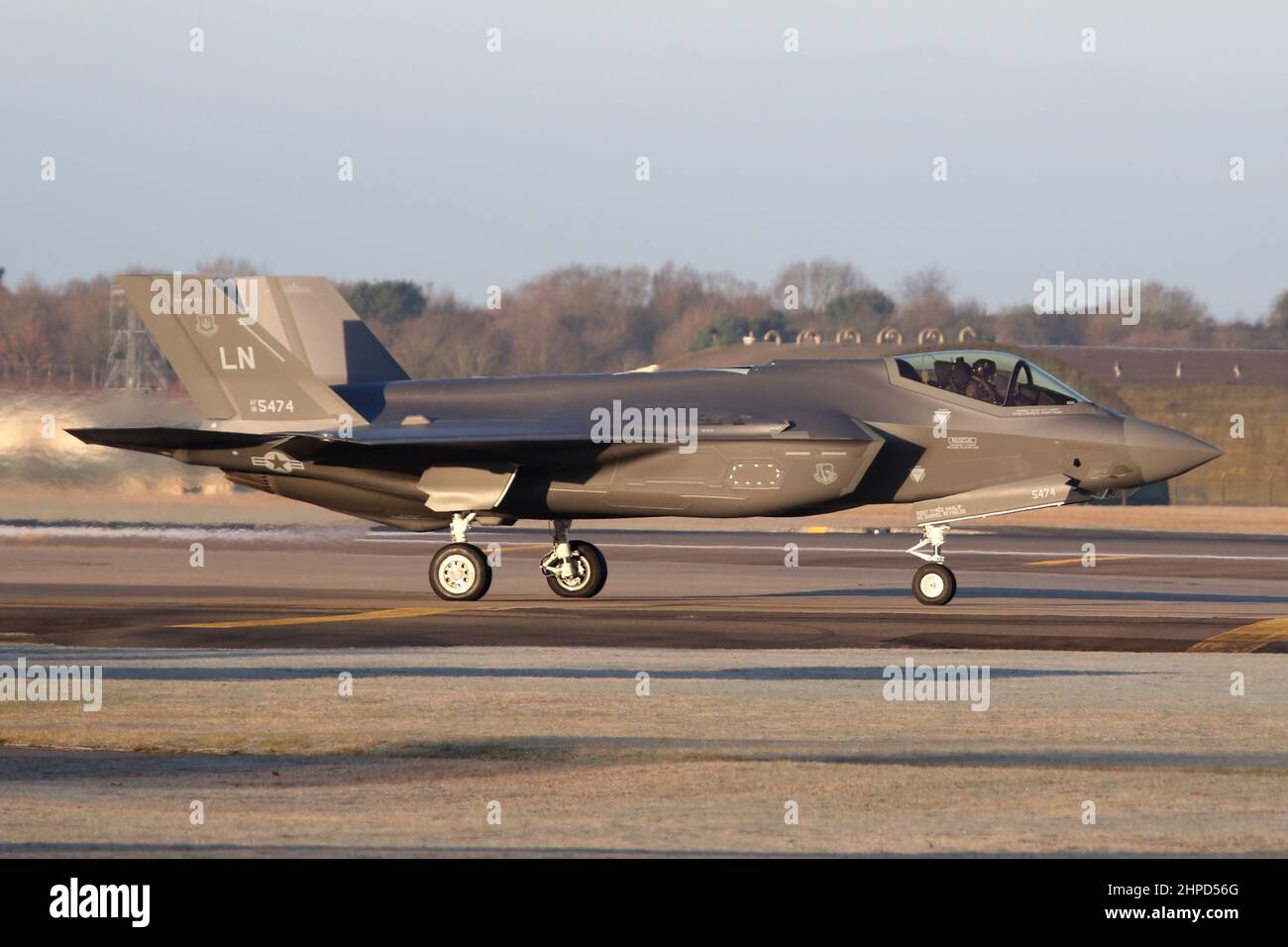 F-35A Lightning II aus dem neu reformierten 495th-Jagdgeschwader der RAF Lakenheath rollt für den Abflug auf einem lokalen Flug. Stockfoto