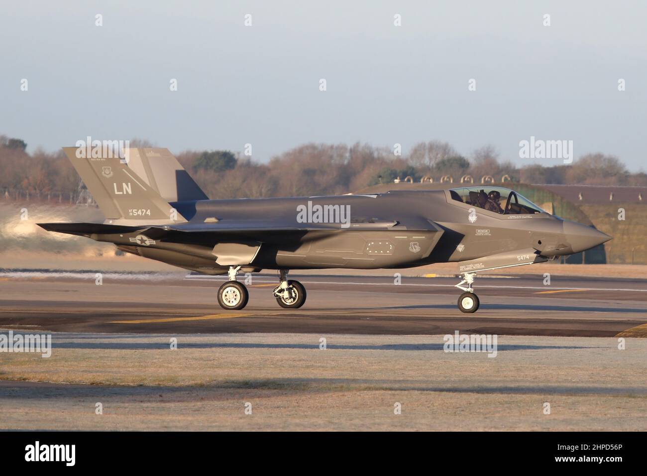 F-35A Lightning II aus dem neu reformierten 495th-Jagdgeschwader der RAF Lakenheath rollt für den Abflug auf einem lokalen Flug. Stockfoto