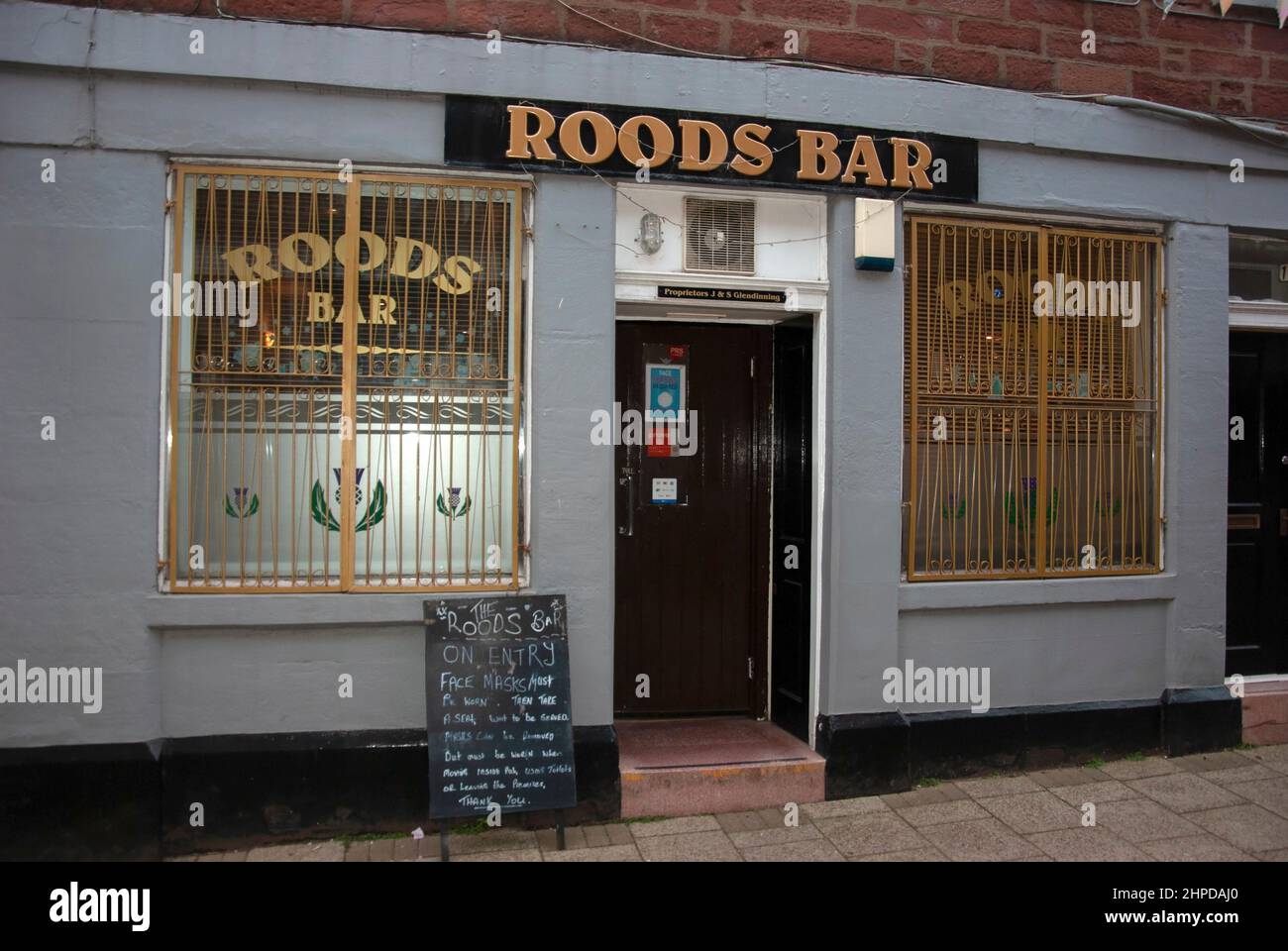 Roods Bar Public House Roods Kirriemuir Angus Schottland Großbritannien Außenansicht Roods Bar Public House Pub Inn Saloon Lounge hostelry lokale Taverne Stockfoto