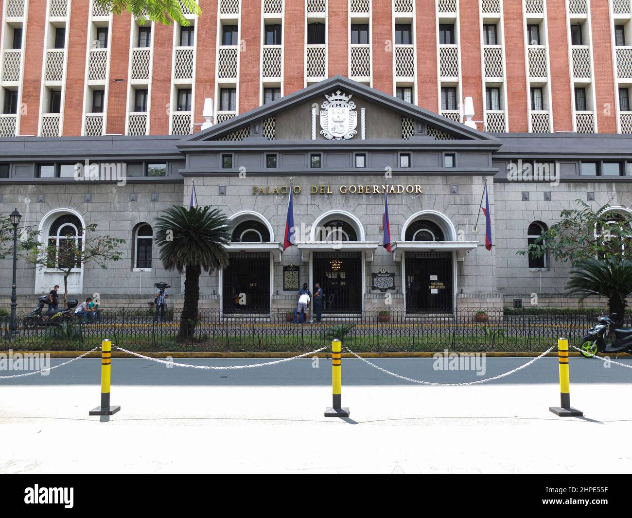 Manila, Philippinen. 18th. Februar 2022. Die Frontfassade des Comelec-Hauptgebäudes in Intramuros. (Bild: © Josefiel Rivera/SOPA Images via ZUMA Press Wire) Stockfoto