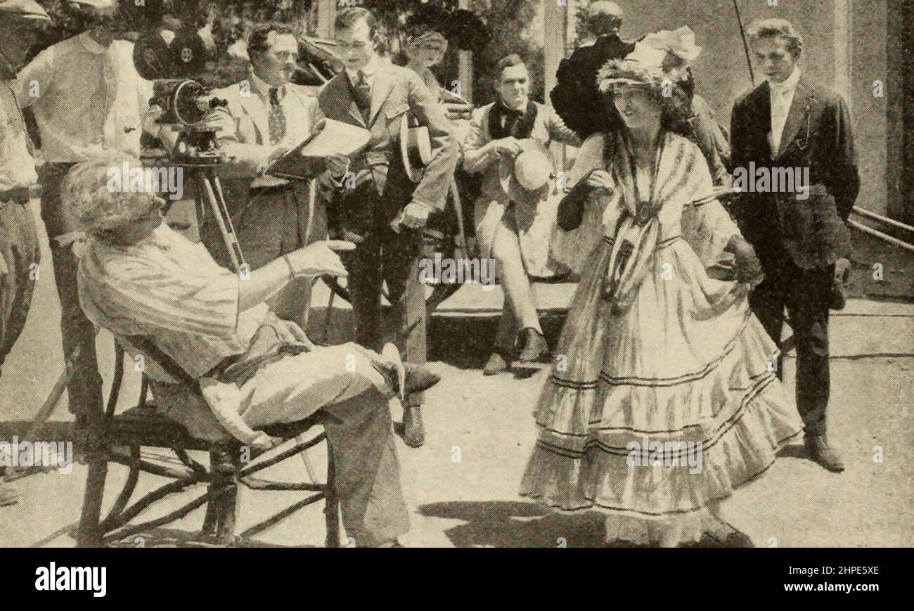 Edith Roberts unter der Leitung von Eugene Moore in Suen of the South, um 1919 Stockfoto