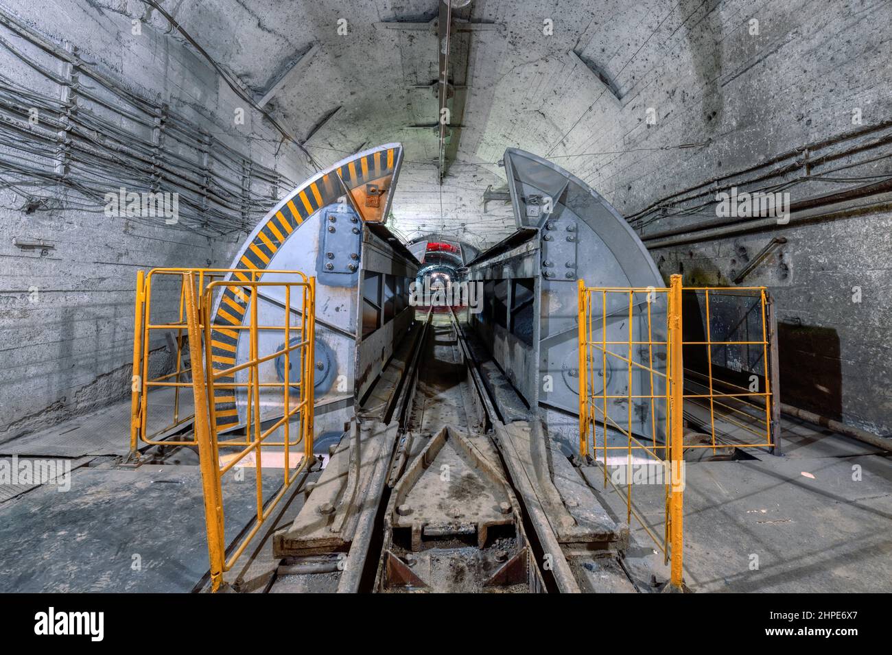 Rotierender Entlader von U-Bahn-Autos Stockfoto