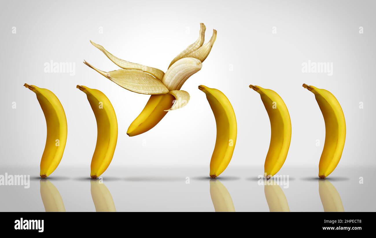 Inspiration und Motivationskonzept als Gruppe generischer Bananen mit einer einzelnen Banane, die als Symbol für Individualität und Disrupting wegfliegt. Stockfoto