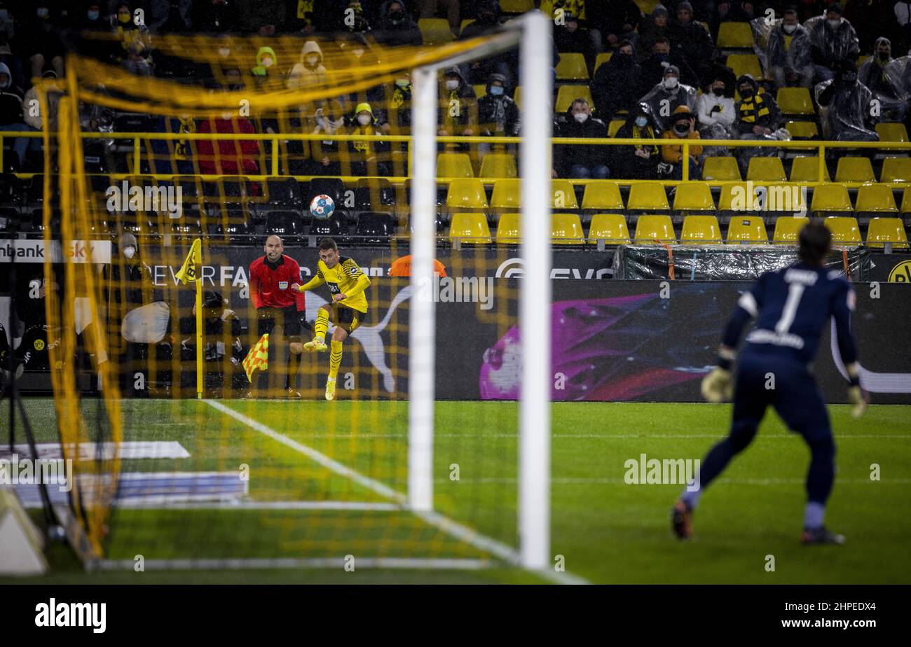 Ecke von Thorgan Hazard (BVB) - Torwart Yann Sommer (BMG) Borussia Dortmund - Borussia Mönchengladbach 20.02.2022, Fussball, BundesligaSaison 2021 202 Stockfoto