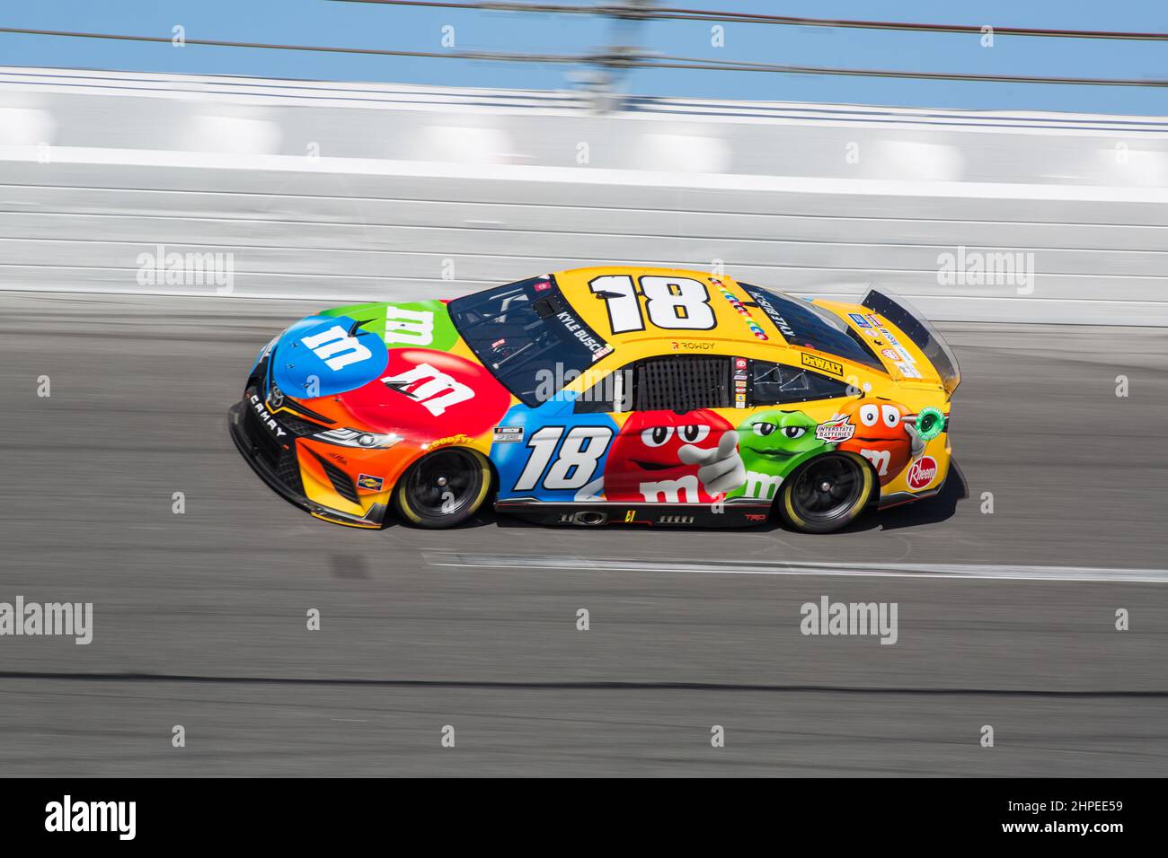 20. Februar 2022: Kyle Busch (18), Fahrer der NASCar Cup Series, fährt