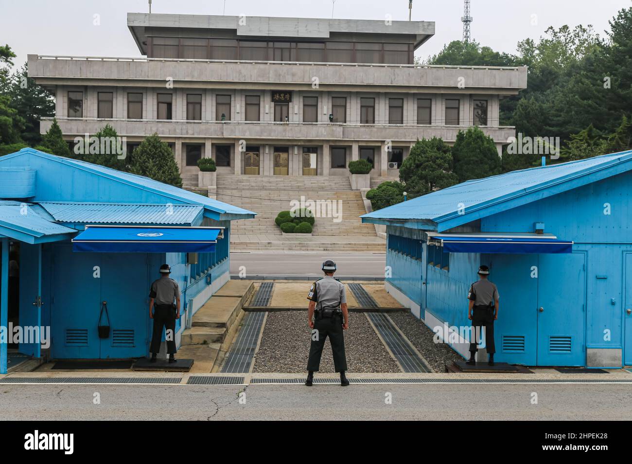 Panmunjom, Südkorea - 28. Juli 2020: Die entmilitarisierte Zone oder DMZ zwischen den beiden koreanischen Ländern. Läuft über die koreanische Halbinsel in der Nähe der 3 Stockfoto