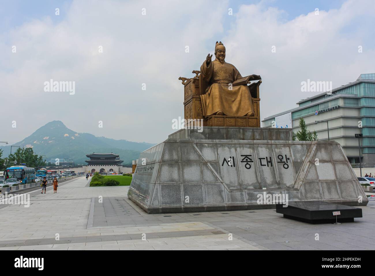 Seoul, Südkorea - 25. Juli 2021: Statue von Sejong dem Großen, am Sejongno, Gwanghwamun Plaza im Zentrum von Seoul. Einer der berühmtesten Koreas Stockfoto