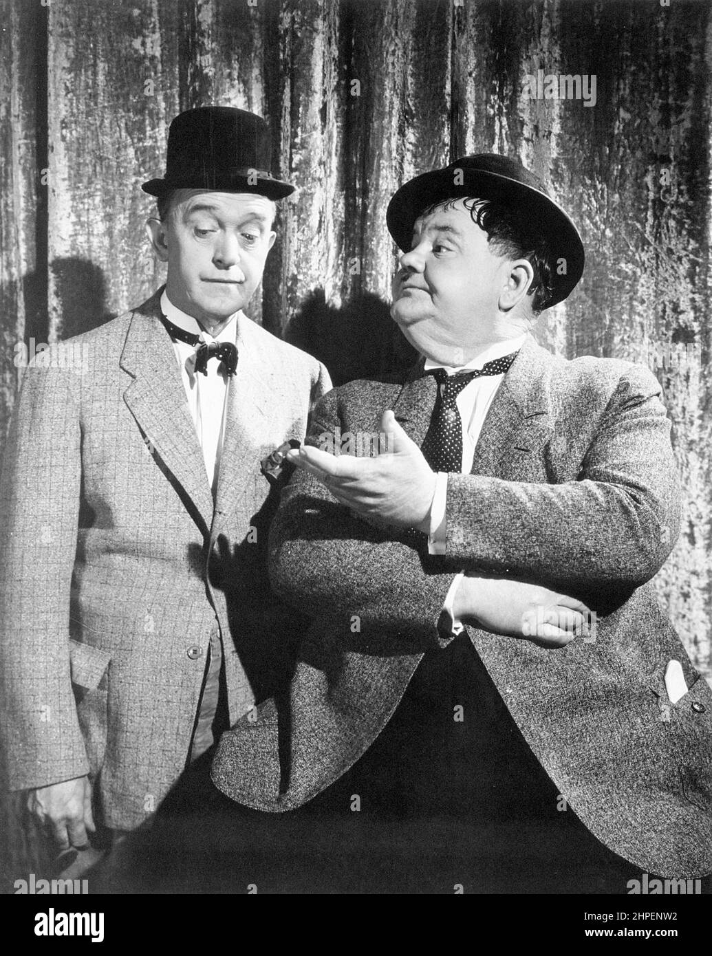 OLIVER HARDY UND STAN LAUREL IN A-HAUNTING WE WILL GO (1942), REGIE ALFRED L. WERKER. Kredit: Laurel und Hardy Feature Productions / Album Stockfoto