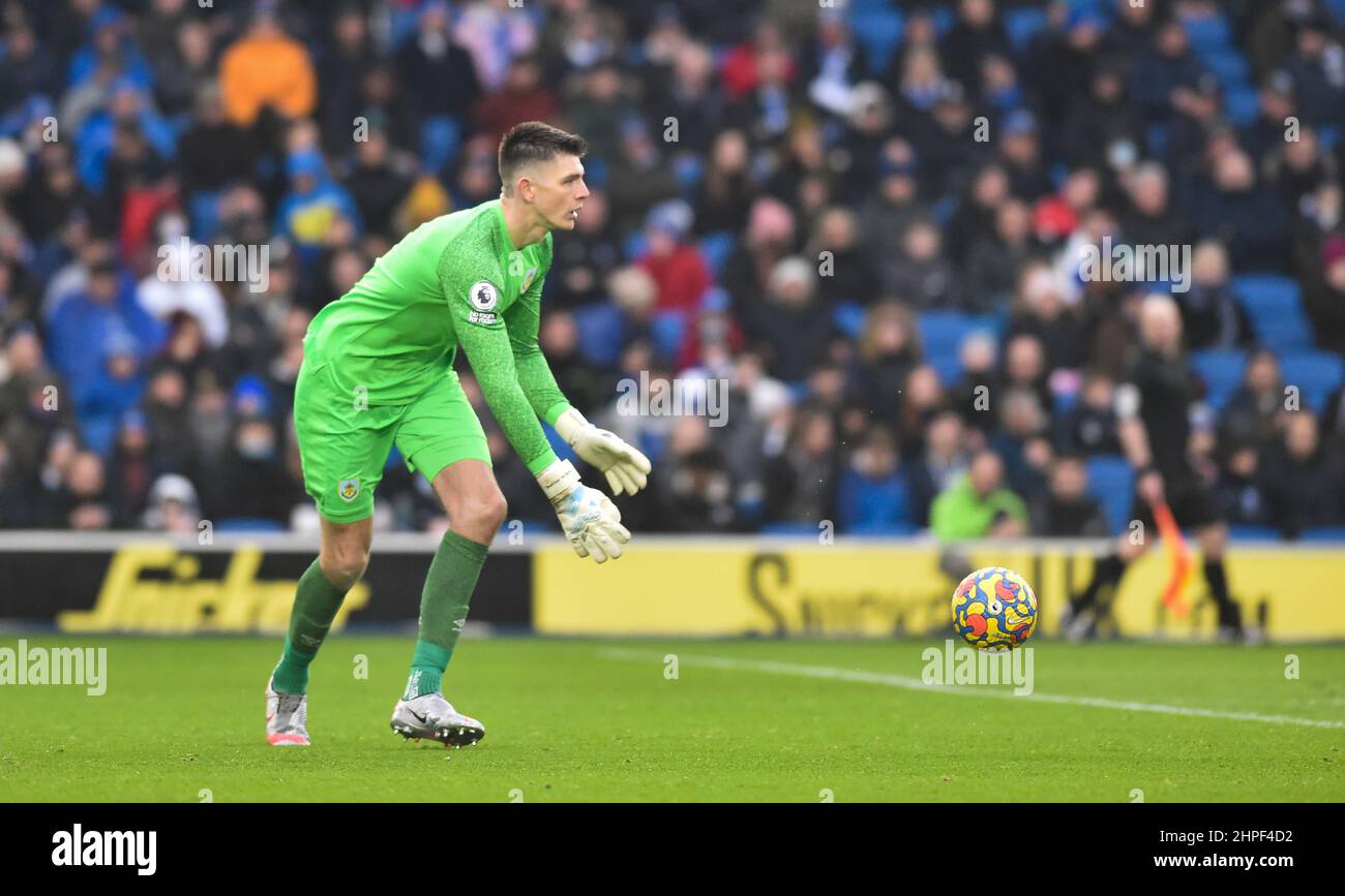 Nick Pope, der Torwart von Burnley beim Premier League-Spiel zwischen Brighton und Hove Albion und Burnley im American Express Community Stadium, Brighton, Großbritannien - 19th. Februar 2022 - nur für redaktionelle Verwendung. Keine Verkaufsförderung. Für Football-Bilder gelten Einschränkungen für FA und Premier League. Keine Nutzung des Internets/Handys ohne FAPL-Lizenz - für Details wenden Sie sich an Football Dataco Stockfoto