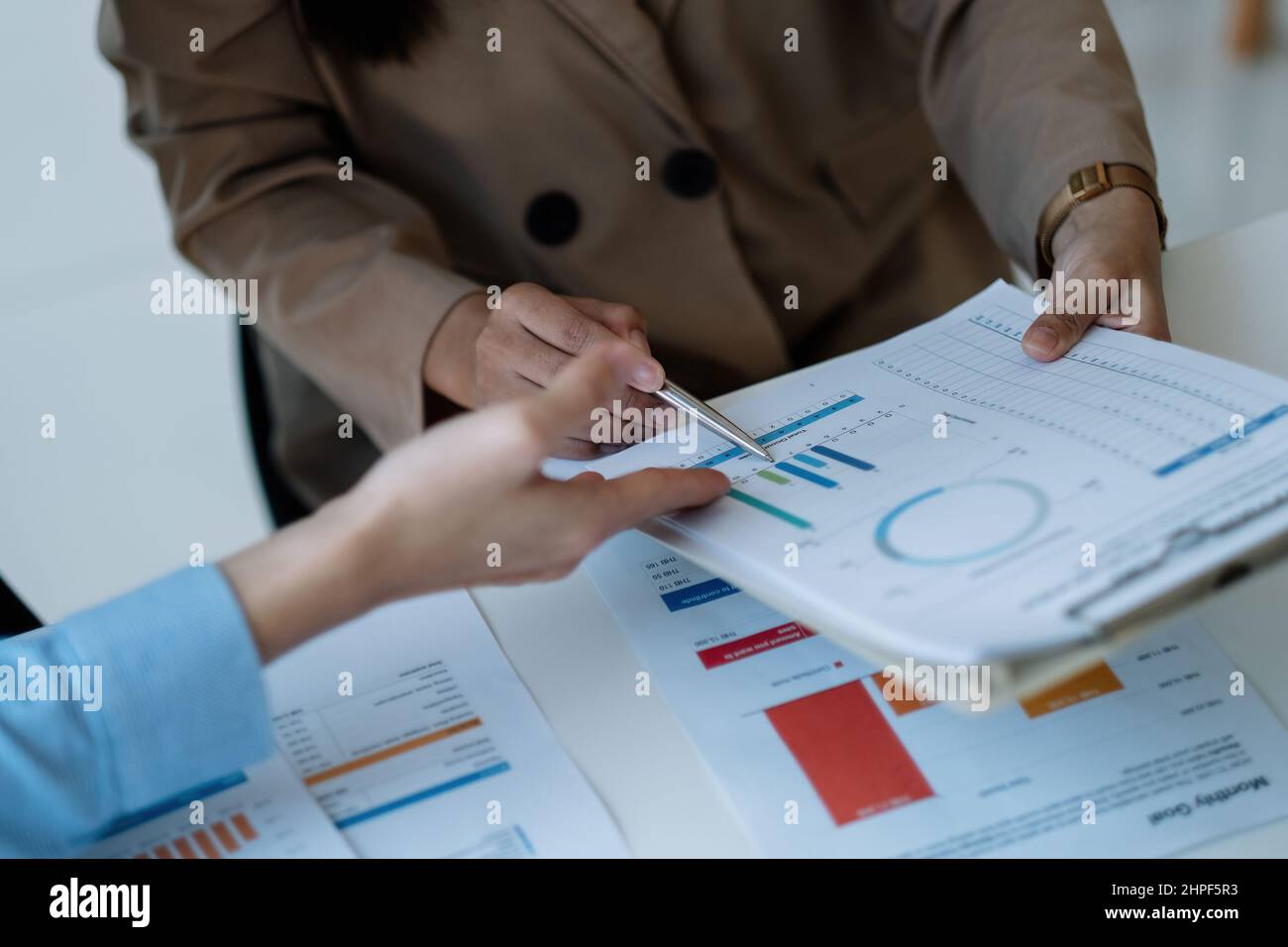 Business People Analysing Statistics Business Documents, Financial Concept Stockfoto