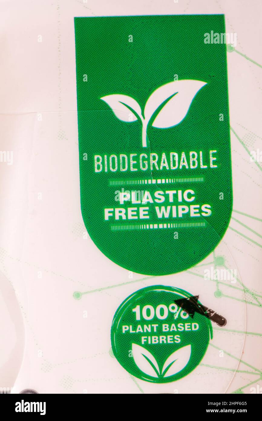 Biologisch abbaubare, kunststofffreie Wischtücher 100 % Fasern auf pflanzlicher Basis – Details auf der Packung mit reinen, empfindlichen Reinigungstüchern für empfindliche Haut Stockfoto
