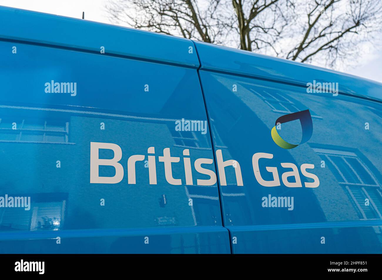 21. Februar 2022. Ein British Gas Van parkte auf einer Londoner Straße Stockfoto