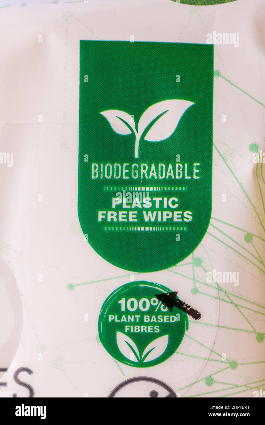 Biologisch abbaubare, kunststofffreie Wischtücher 100 % Fasern auf pflanzlicher Basis – Details auf der Packung mit reinen, empfindlichen Reinigungstüchern für empfindliche Haut Stockfoto