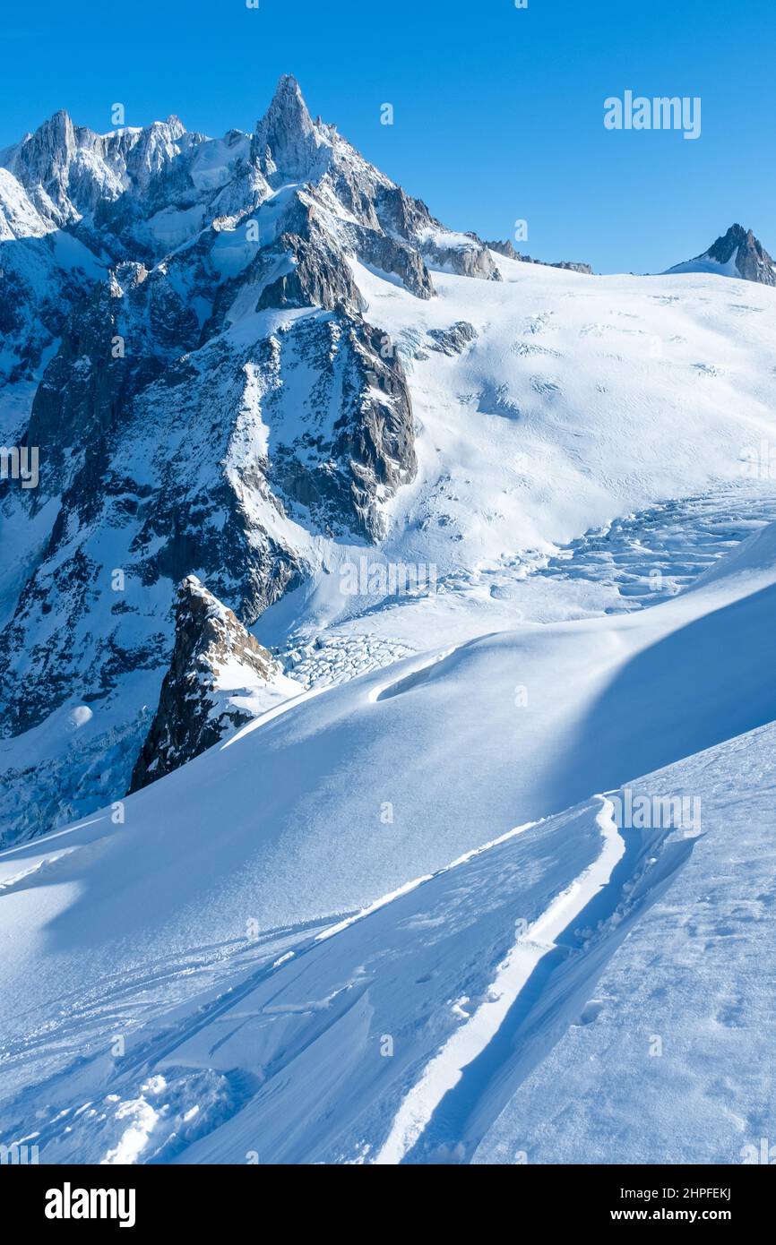 Gletscherskifahren in Grand Envers, Vallee Blanche, Chamonix, Frankreich Stockfoto