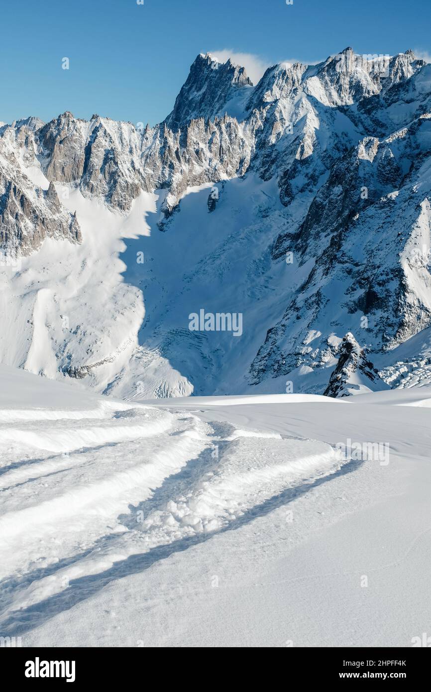 Gletscherskifahren in Grand Envers, Vallee Blanche, Chamonix, Frankreich Stockfoto