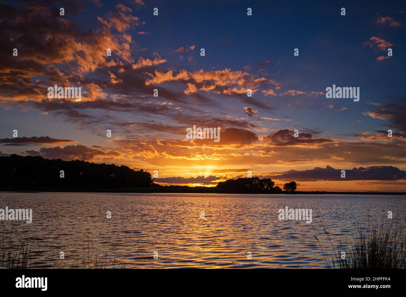 Sonnenuntergang über dem South Derbyshire Reservoir Stockfoto