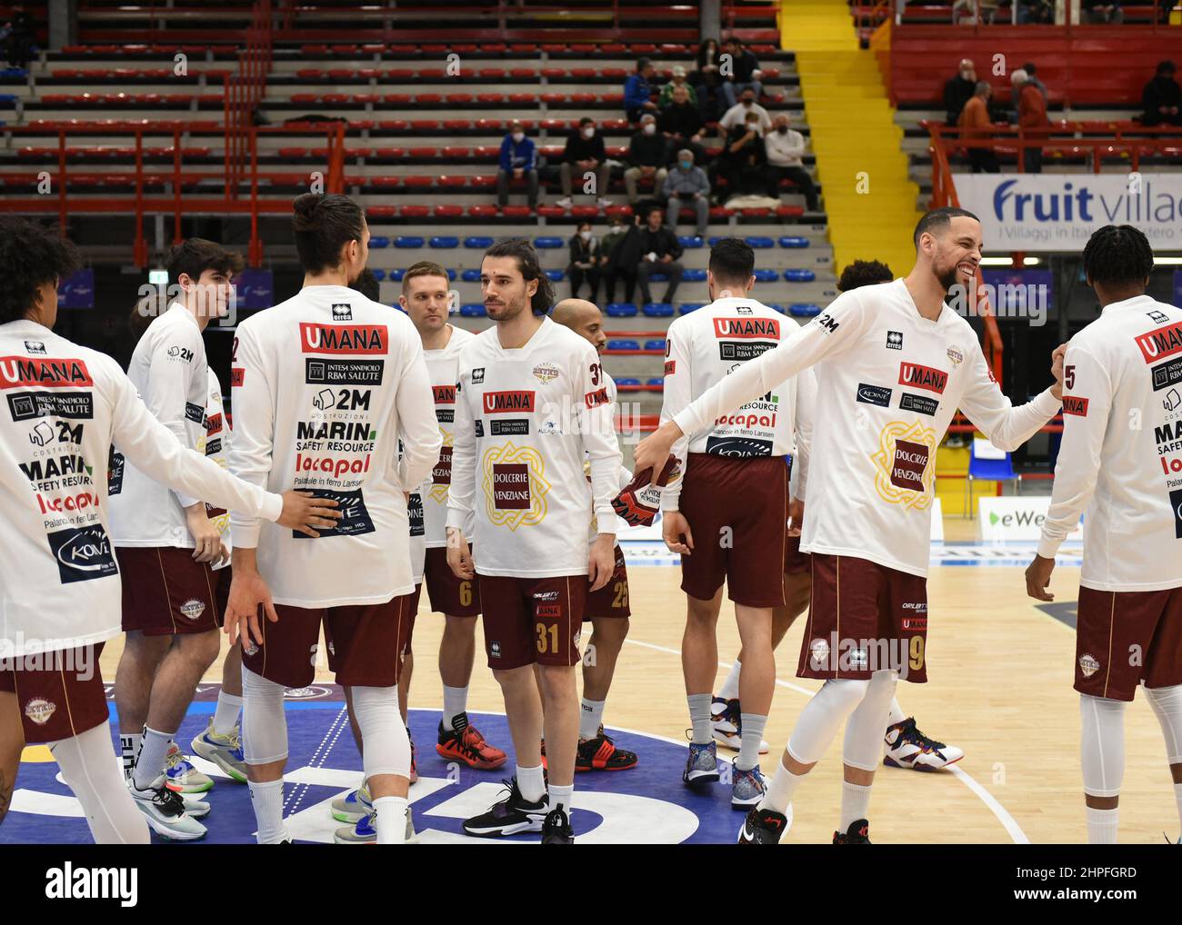 Neapel, Italien. 19th. Februar 2022. Lega Basket Serie A - GeVi Napoli vs Umana Reyer Venezia. Umana Reyer Venezia gewinnt 81- 76. (Bild: © Massimo Solimene/Pacific Press via ZUMA Press Wire) Stockfoto