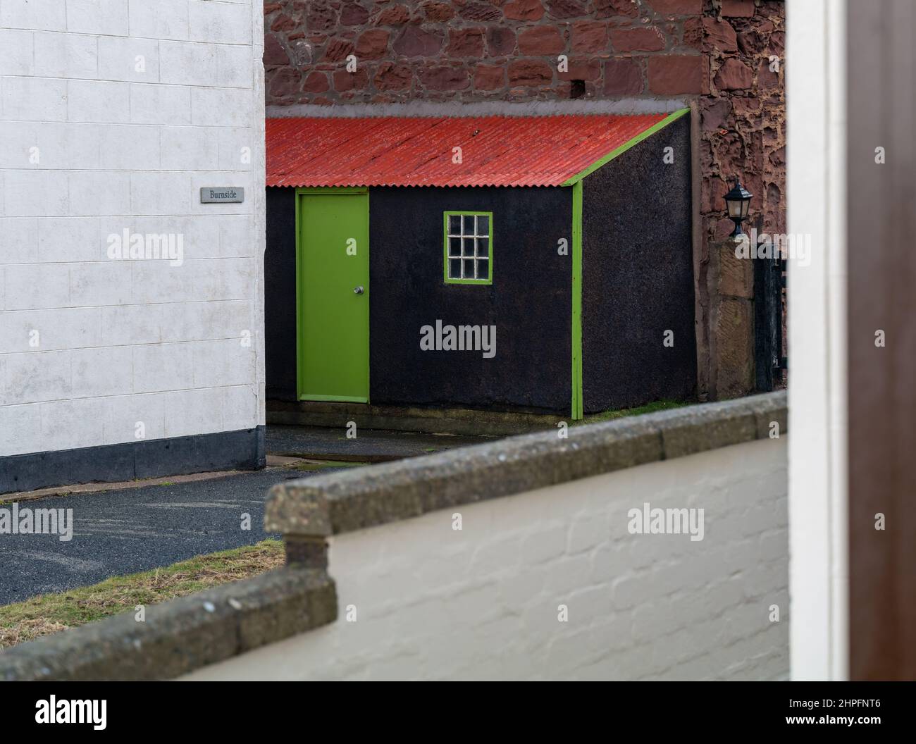 17. Februar 2022. Pennan, Aberdeenshire, Schottland. Dies ist eine Szene im Küstenfischerdorf in Aberdeenshire. Dies zeigt ein Outshouse zu einem von Stockfoto