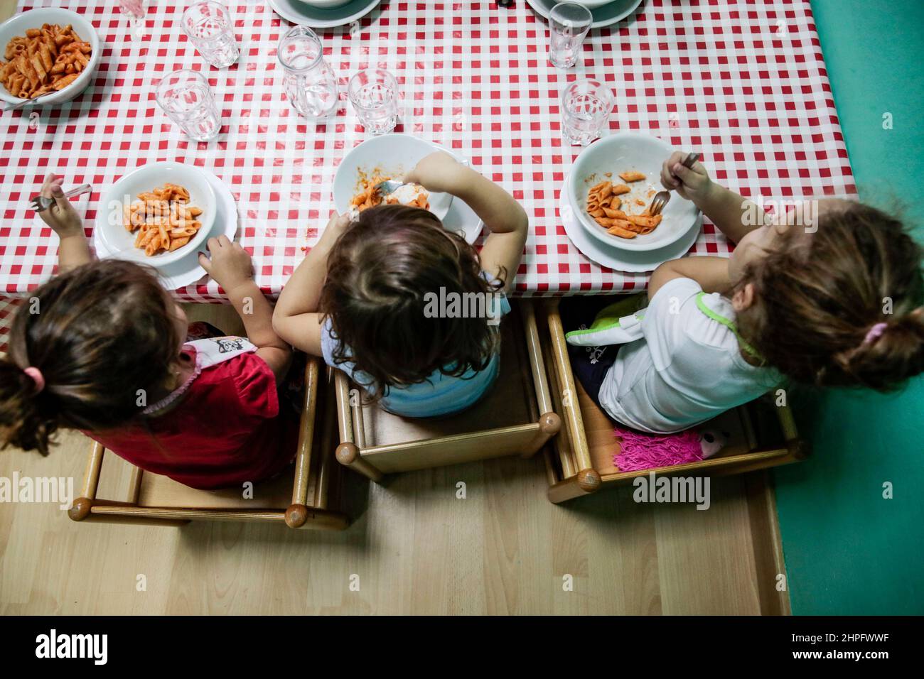 Mittagessen im Kindergarten Stockfoto