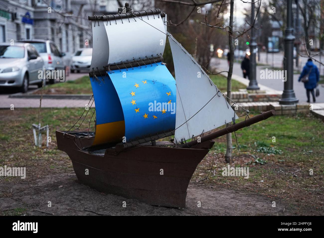 Kiew, Ukraine - November 22 2021: Ukraine in der Europäischen Union befinden wir uns auf derselben Bootsanlegestelle auf der Hauptstraße von Kiew Stockfoto