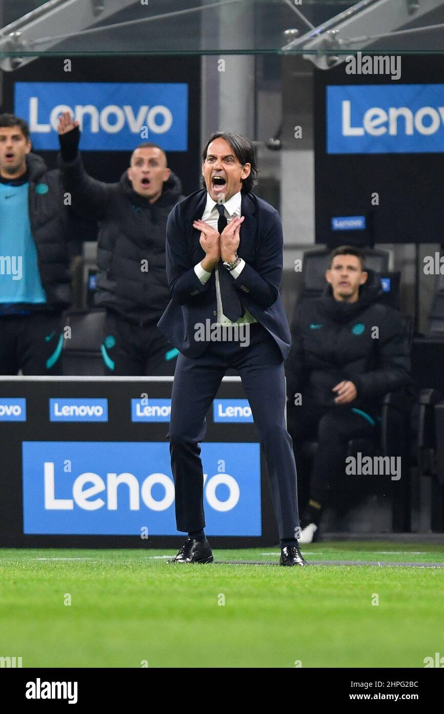 Mailand, Italien. 20th. Februar 2022. Die Managerin Simone Inzaghi von Inter sah in der Serie Ein Spiel zwischen Inter und Sassuolo bei Giuseppe Meazza in Mailand. (Foto: Gonzales Photo/Alamy Live News Stockfoto