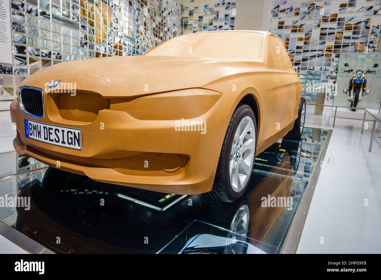 münchen, 29. September 2015: Lehmmodell eines BMW der 3-er Reihe im BMW Museum in München Stockfoto