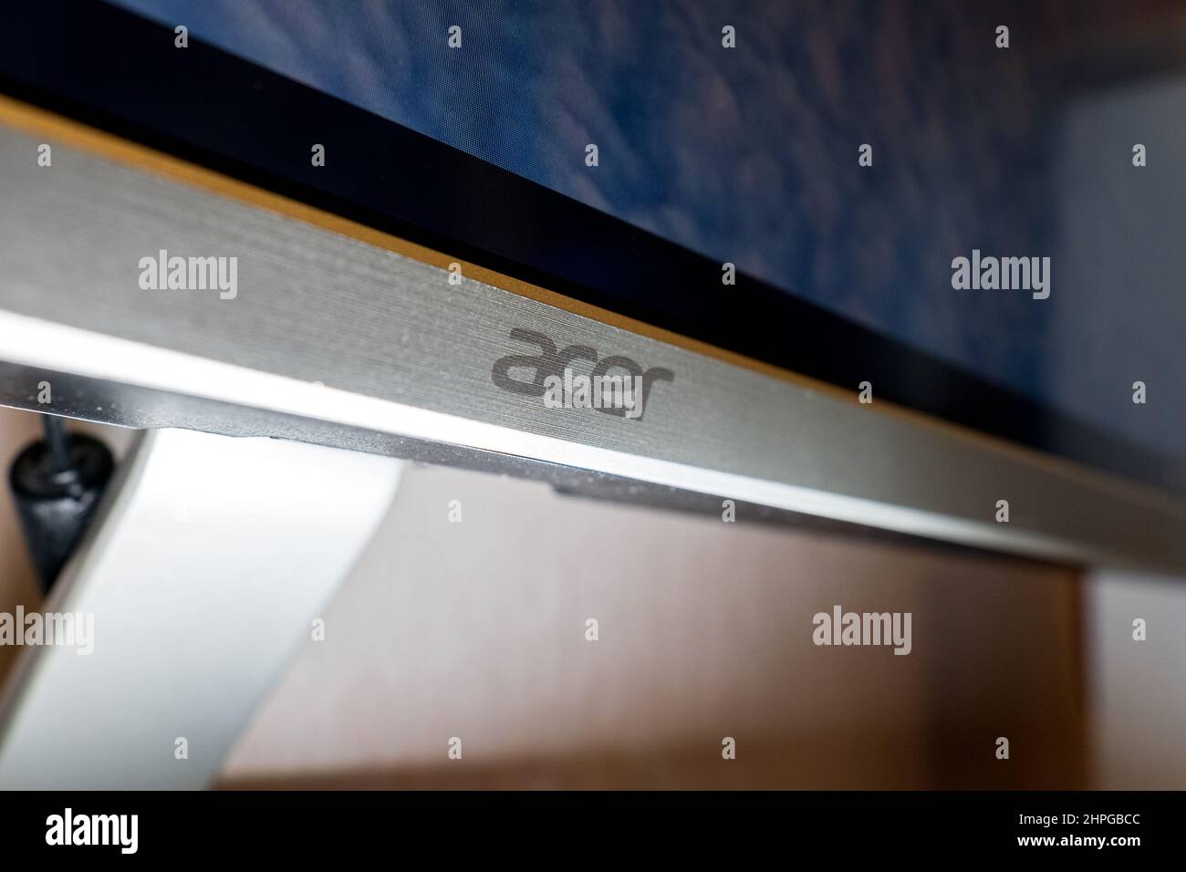 Tjumen, Russland, 10. Februar 2022: Acer-Logo aus nächster Nähe, ein taiwanesisches internationales Computerunternehmen. Selektiver Fokus Stockfoto