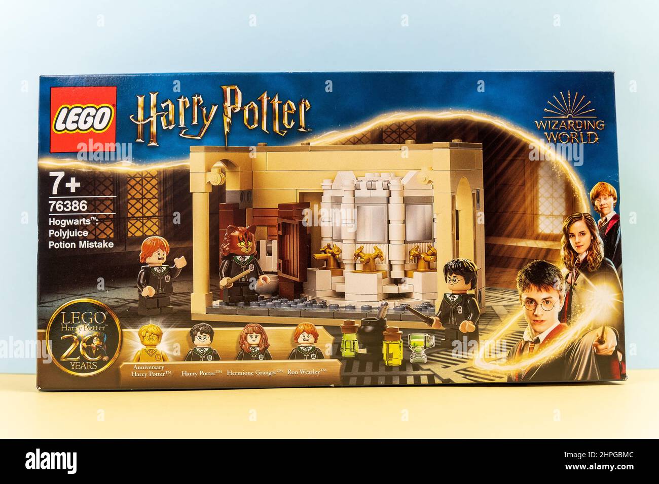 Tjumen, Russland-27. Dezember 2021: Schachtel aus der Harry Potter Serie in Lego. 20 Jahre alt. Nummer 76386 Stockfoto