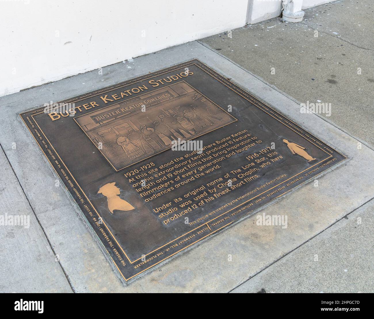 Los Angeles, CA, USA - 18. Februar 2022: Eine Gedenktafel befindet sich auf dem Gelände der Buster Keaton Studios in Los Angeles, CA. Stockfoto