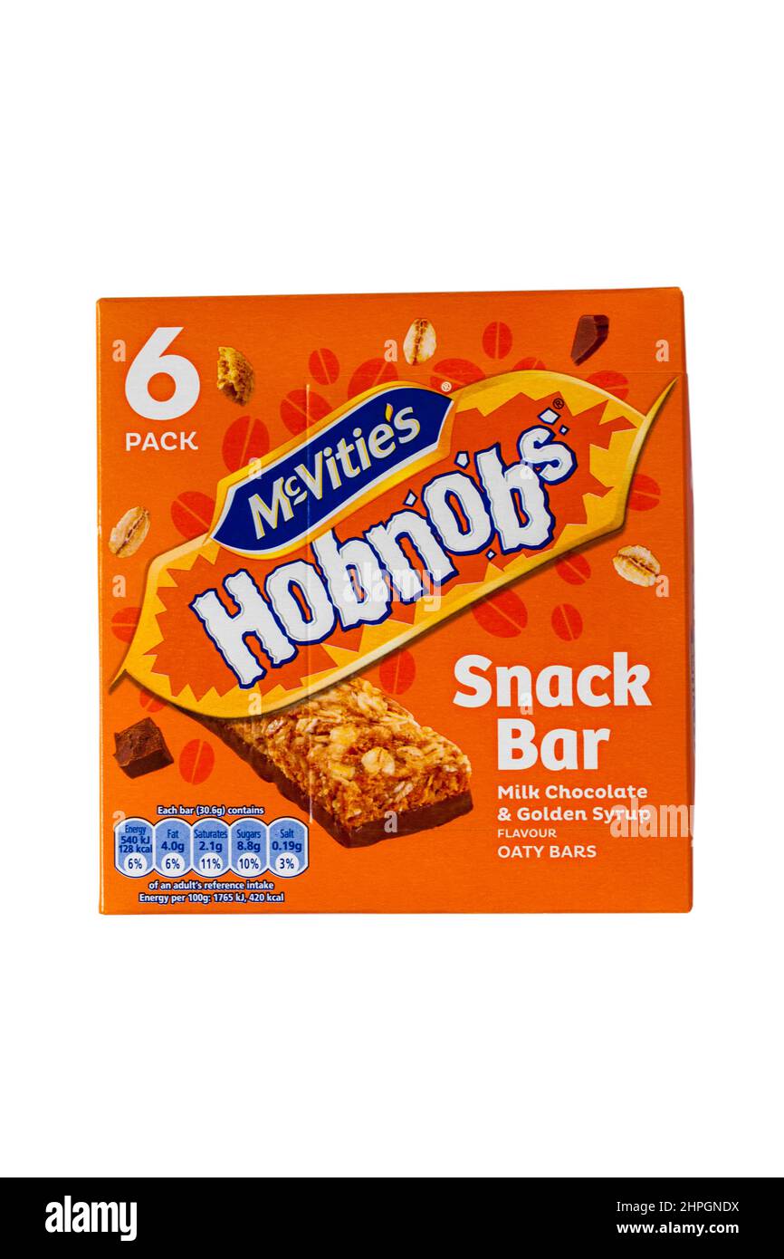 Box mit McVities Hobnobs Snack-Bar Kekse Milchschokolade & Golden Sirup Geschmack Haferriegel isoliert auf weißem Hintergrund Stockfoto