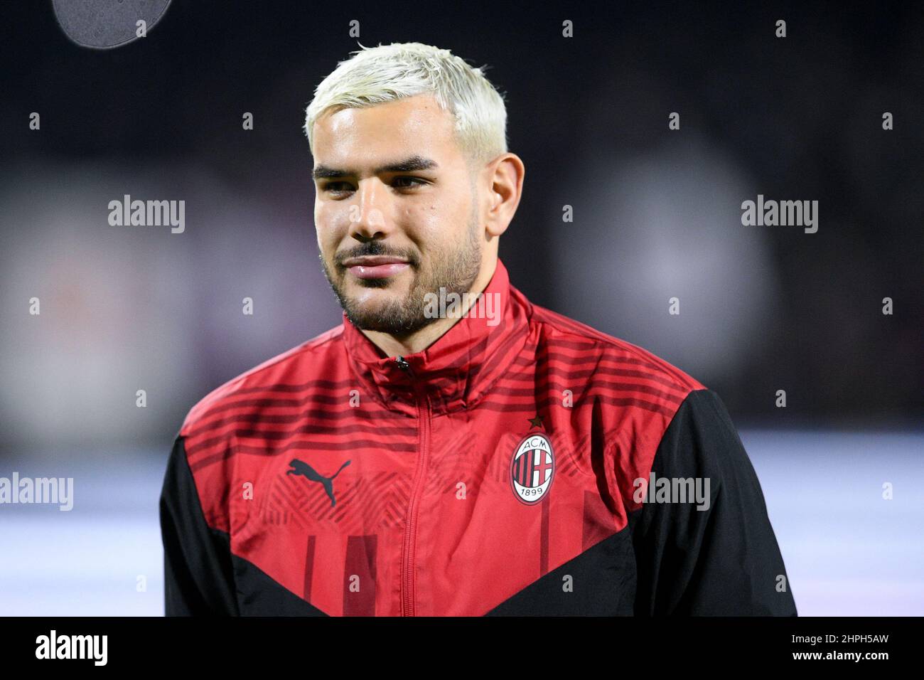 Theo Hernandez vom AC Mailand schaut während des Serie A-Spiels zwischen US Salernitana 1919 und AC Mailand am 19. Februar 2022 im Stadio Arechi, Salerno, Italien. Foto von Giuseppe Maffia. Stockfoto