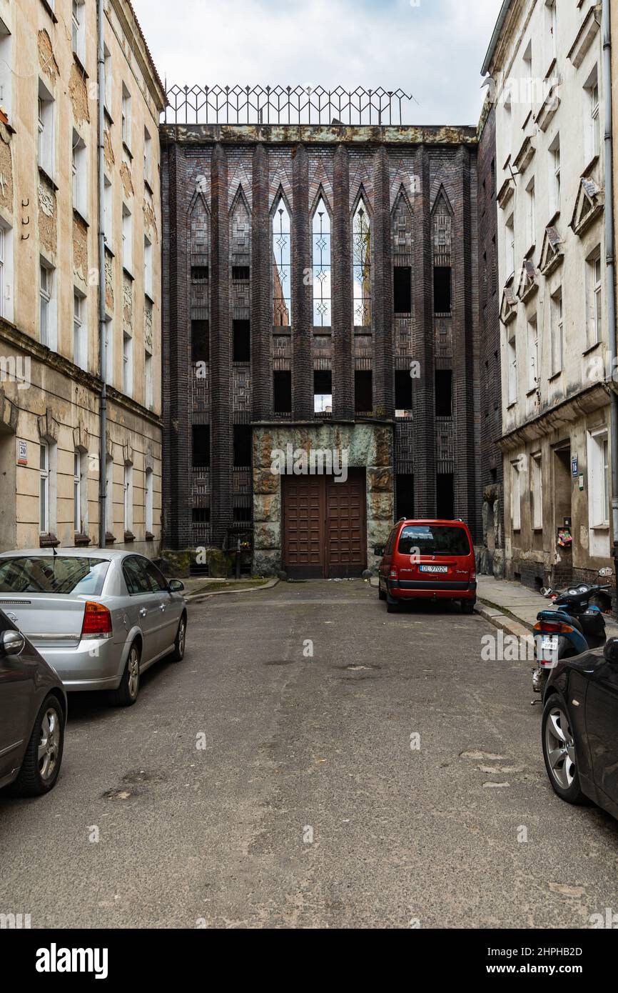 Legnica, Polen - April 2021: Fassade des ehemaligen Sitzes der Gestapo und UB Stockfoto