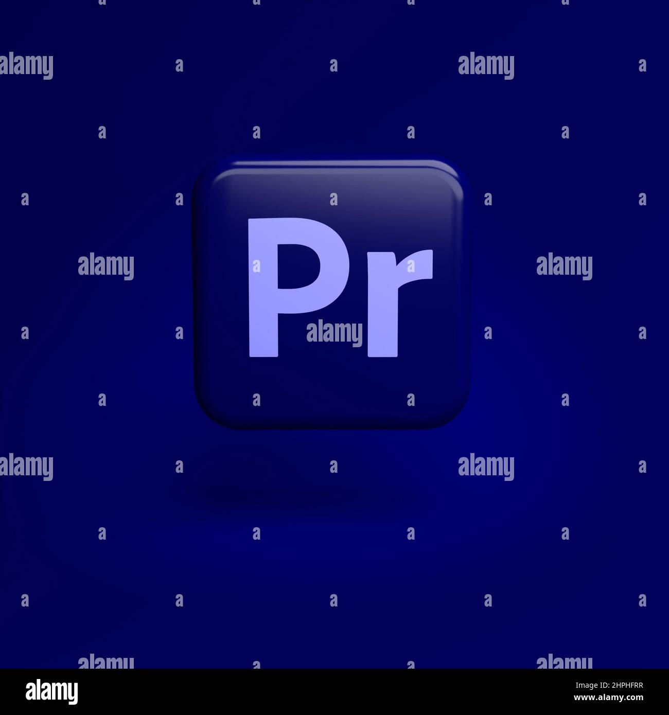 Logo der Videobearbeitungssoftware Adobe Premiere Pro - ein Großteil der Creative Cloud Apps Suite auf einer Kachel, die über einer nahtlosen blauen BA schwebt Stockfoto
