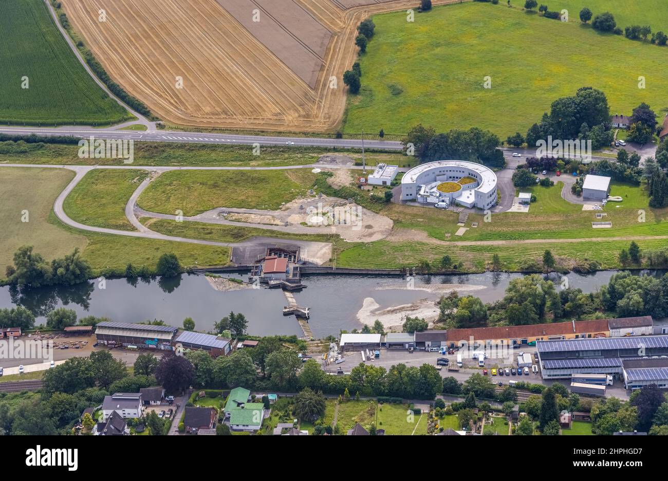 Luftaufnahme, Waterworks Westphalia GmbH und Langschede Laufkraftwerk an der Ruhr, Halingen, Menden, Ruhrgebiet, Nordrhein-Westfalen Stockfoto