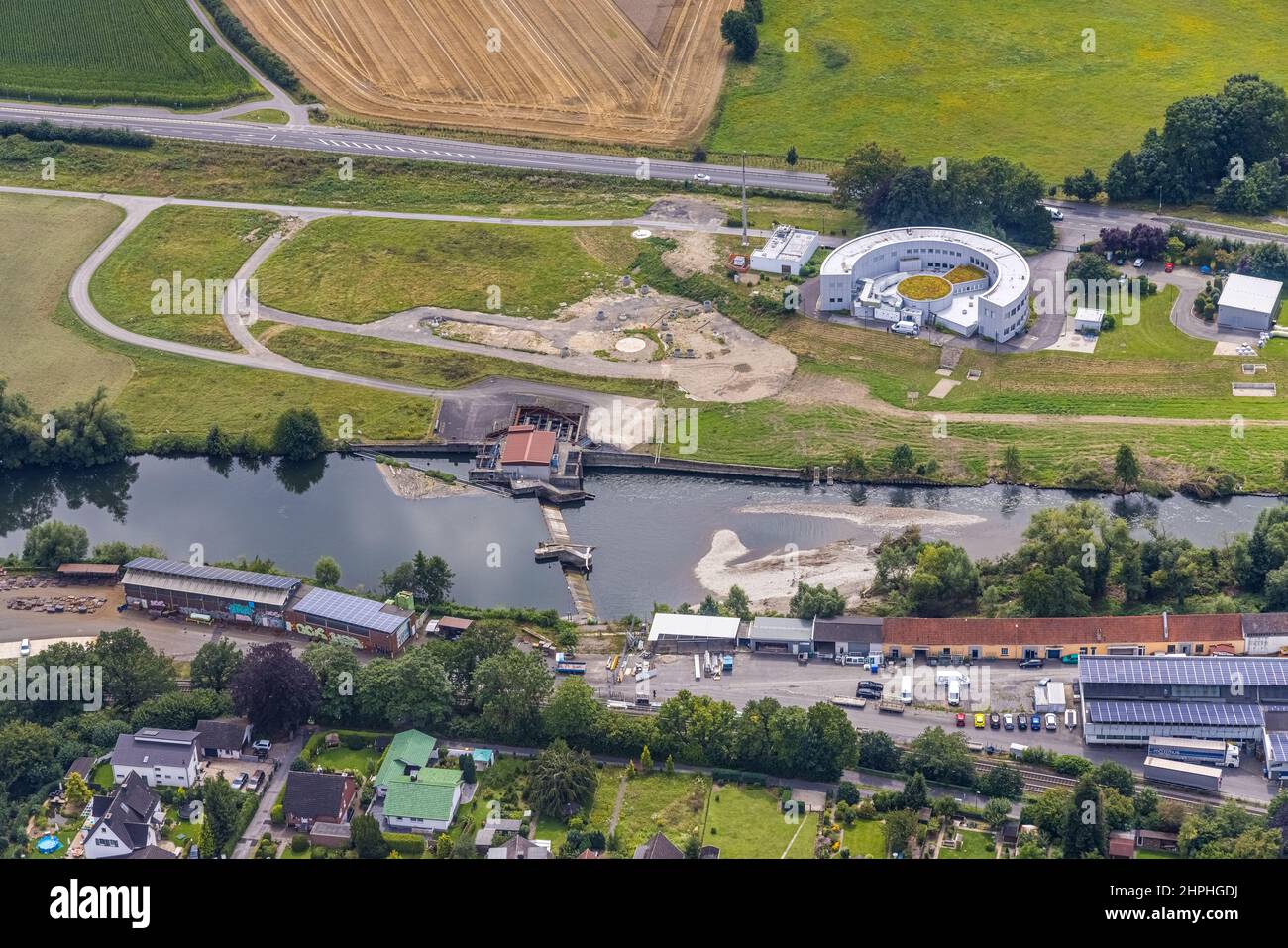 Luftaufnahme, Waterworks Westphalia GmbH und Langschede Laufkraftwerk an der Ruhr, Halingen, Menden, Ruhrgebiet, Nordrhein-Westfalen Stockfoto