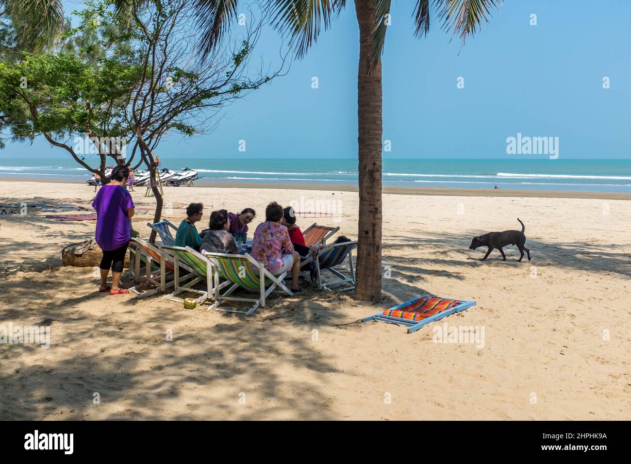 Khao Kalok Strand südlich von Hua hin in der Provinz Prachuap Khiri Khan. Hua hin ist ein beliebtes Reiseziel in Thailand. Stockfoto