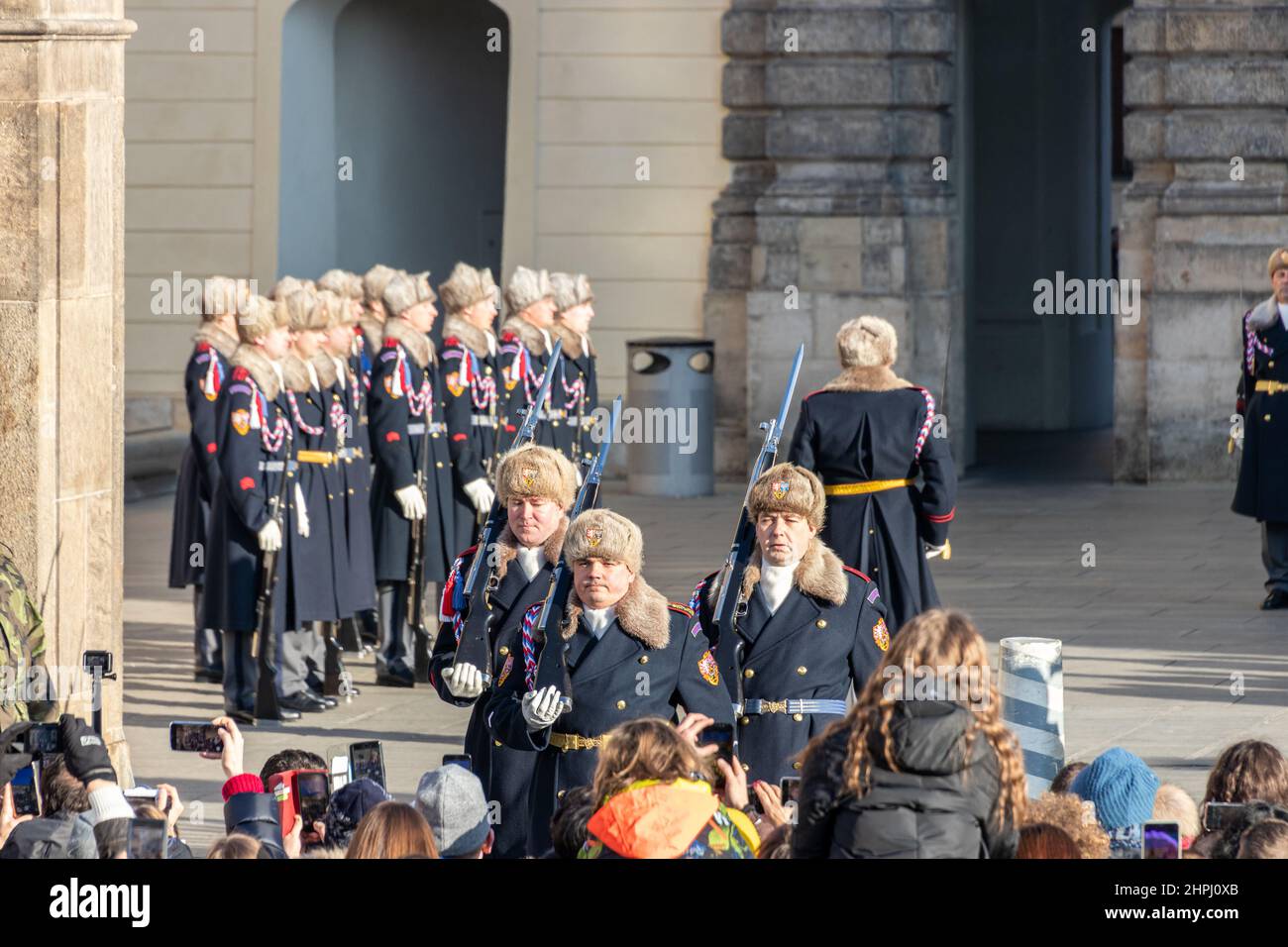 Änderung der Wachzeremonie der Prager Burg Stockfoto