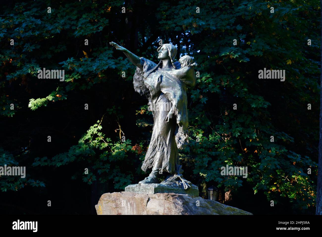 Sacajawea und Jean-Baptiste Skulptur in Washington Park, Portland, Oregon. Sakakawea war eine Shoshone Indianerin, die die einzige Frau in war Stockfoto