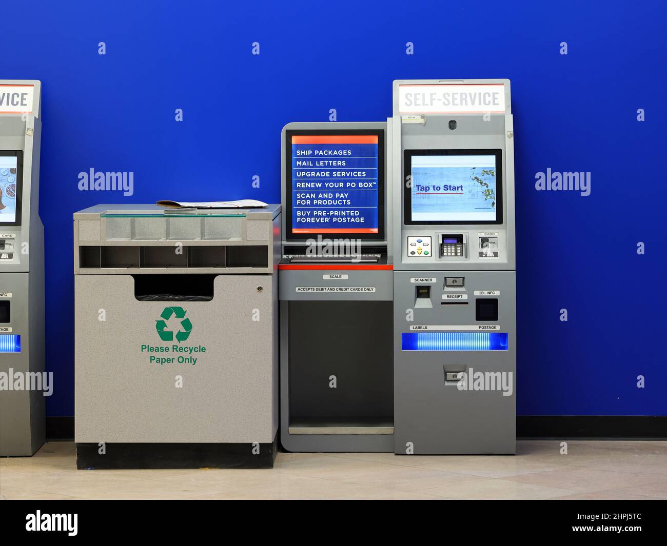 Ein Postamt Automated Postal Center Selbstbedienungsautomaten für Postsendungen Stockfoto