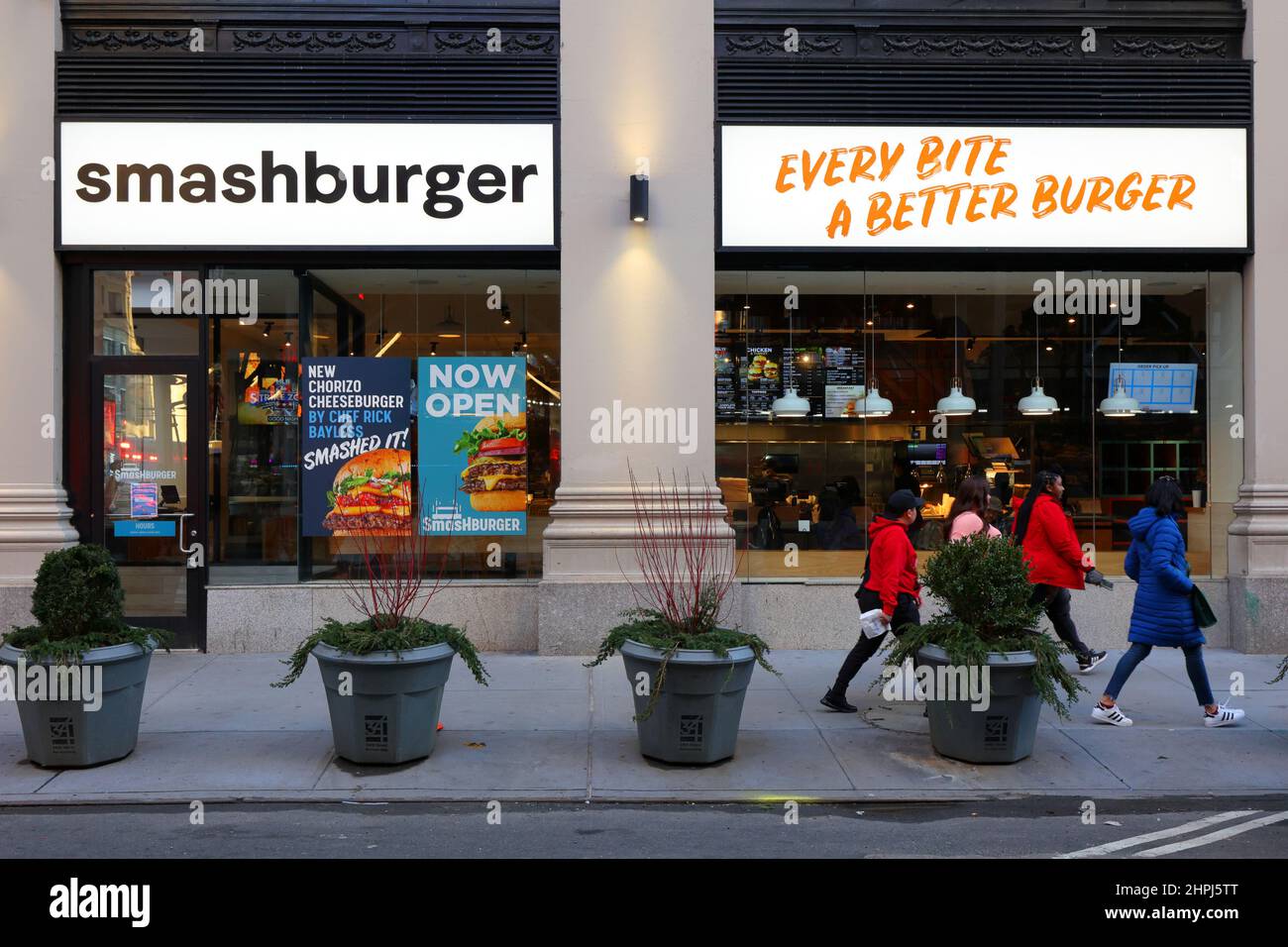 Smashburger, 370 7. Ave, New York, NYC Foto von einem schnellen, legeren Hamburger-Restaurant in Midtown Manhattan Stockfoto
