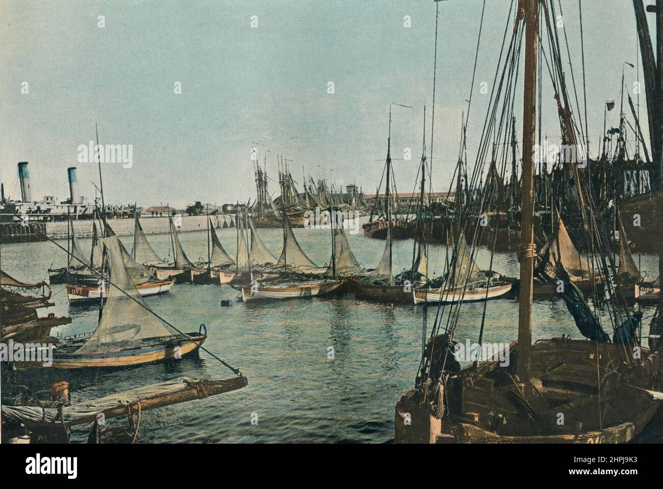 OSTENDE. LE PORT. Autour Du Monde en Belgique 1895 - 1900 (7) - 19. Jahrhundert französischer Farbfotografiedruck Stockfoto