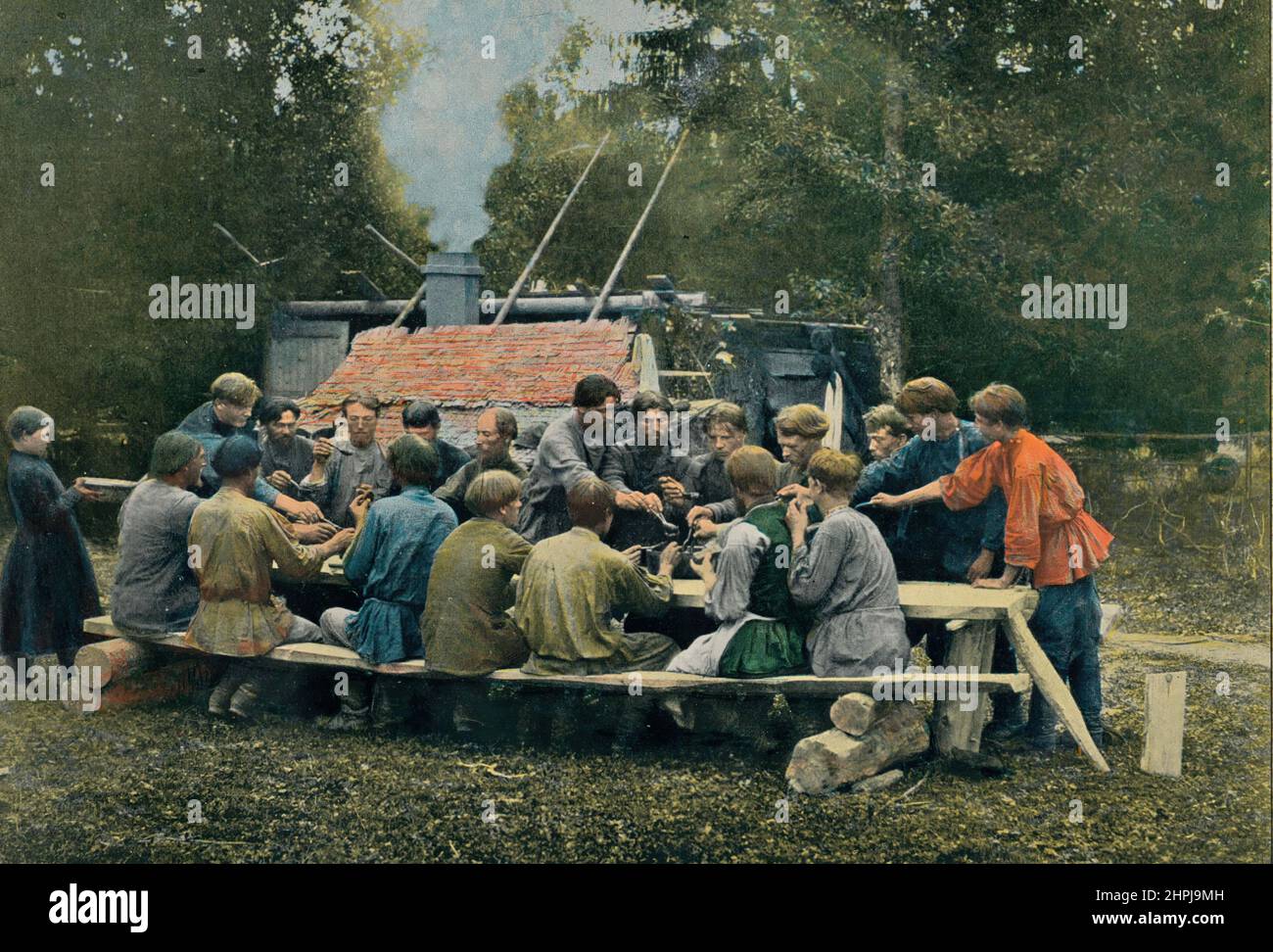 CANTINE DES OUVRIERS AU VILLAGE. Autour Du Monde Russie 1895 - 1900 Kostüme Coutumes (4) - 19. Jahrhundert französischer Farbfotografiedruck Stockfoto