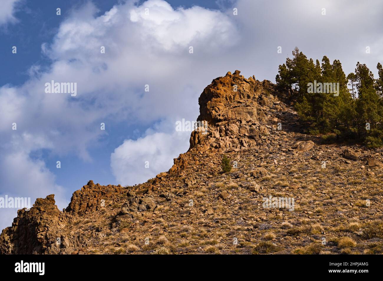 Teide Nationalpark, Teneriffa, Kanarische Inseln, Spanien, die vulkanische Landschaft und der blaue Himmel Stockfoto