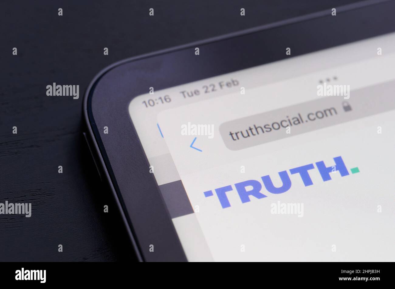 New york, USA - Februar 22 2022: Donald trump Social Network truthsocial auf Tablet-Bildschirm Nahaufnahme Stockfoto