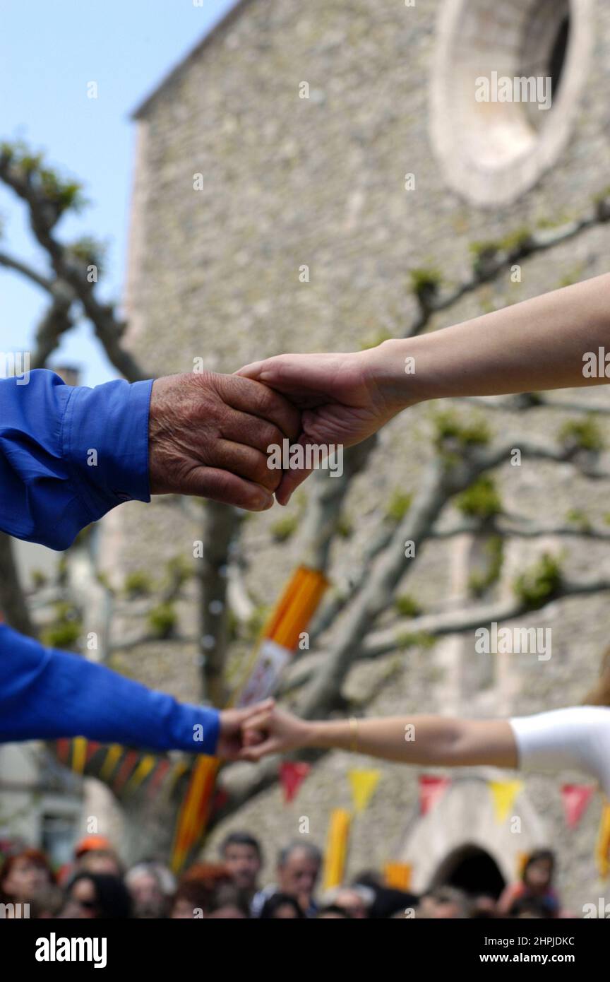 DANSES MODERNES FOLKLORIQUE LA SARDANE Stockfoto